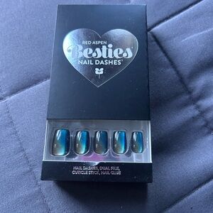 Red Aspen Nail Dashes